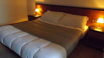 1 Schlafzimmer, Bettwäsche aus ägyptischer Baumwolle, Daunenbettdecken