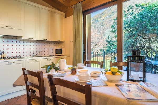 Appartamento, 2 camere da letto, balcone | Pasti in camera