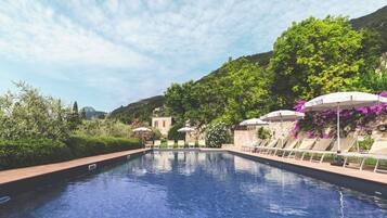 Seasonal outdoor pool, pool loungers