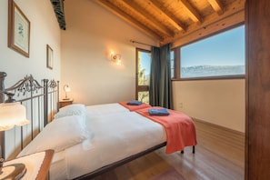 In-room safe, free WiFi, bed sheets