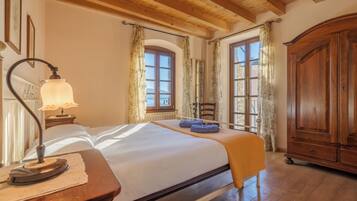 In-room safe, free WiFi, bed sheets