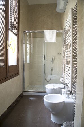 Junior Suite | Egyptian cotton sheets, premium bedding, down comforters, pillowtop beds - Apollo Suites (Lecce)