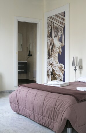 Egyptian cotton sheets, premium bedding, down duvets, pillow-top beds - Apollo Suites (Lecce)