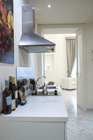 Apartament, 2 dormitoris, cuina bàsica | Cuina privada | Frigorífic i cafetera i tetera 