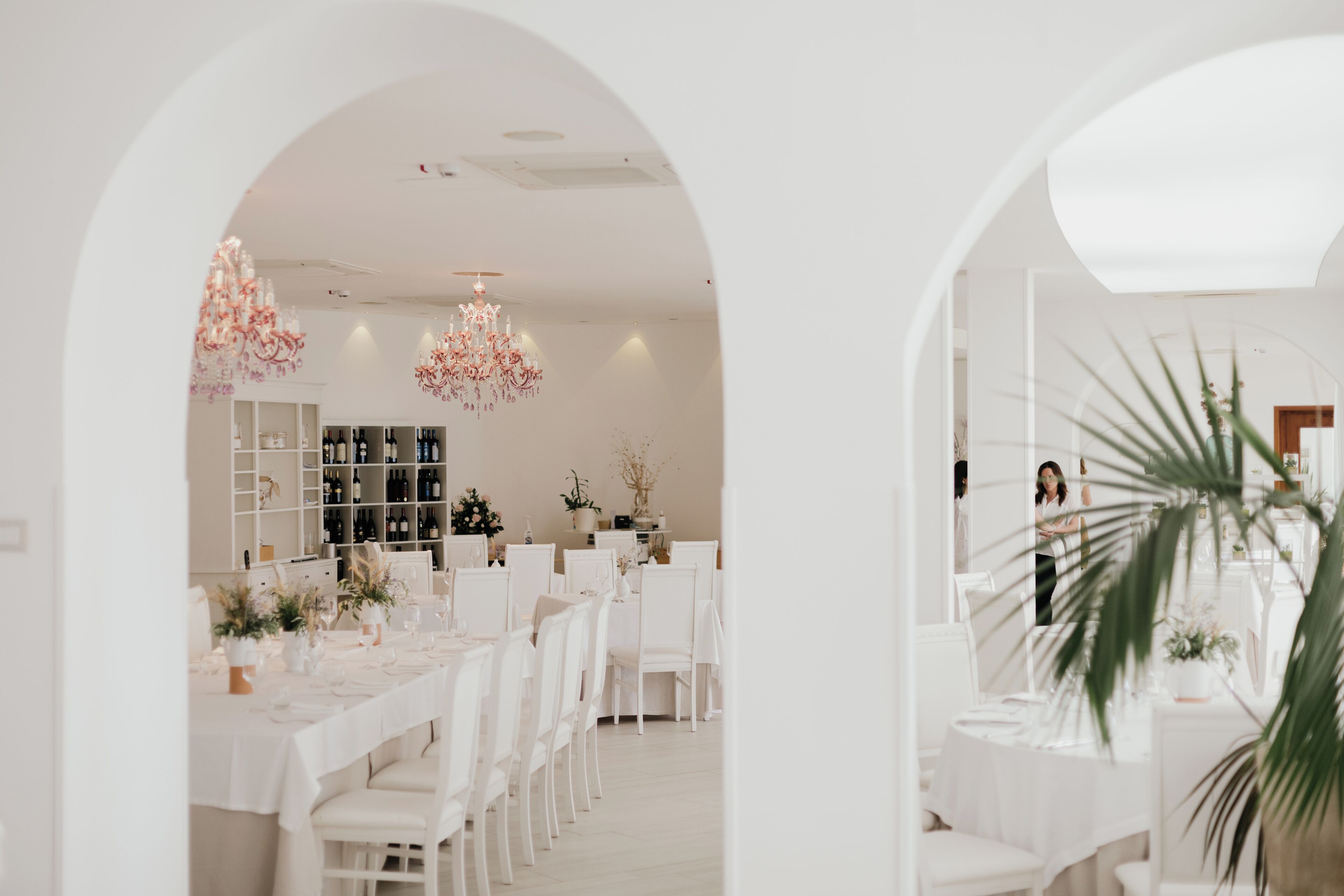 breakfast, lunch, dinner served; seafood, pool views