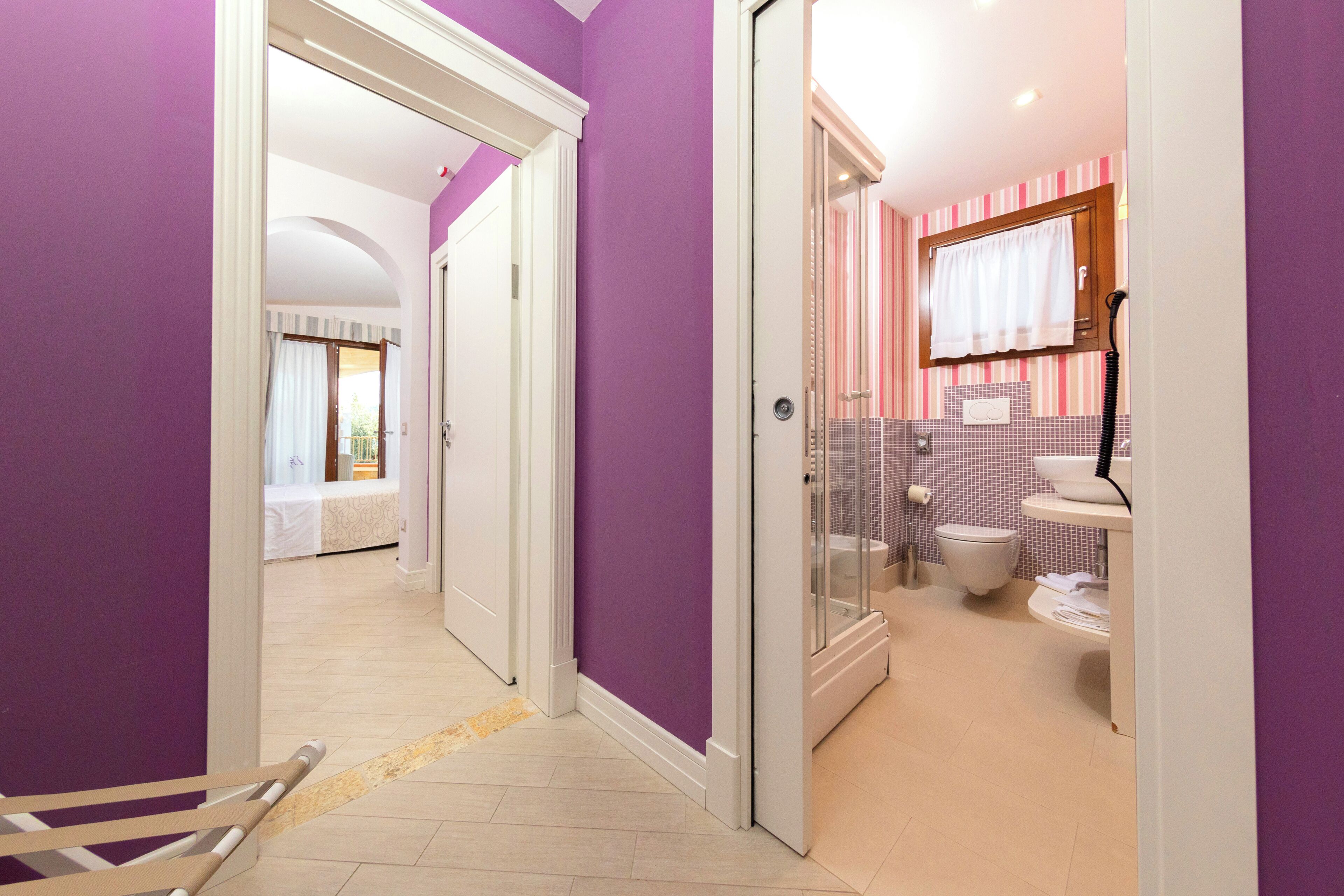 Chambre Familiale | Salle de bain | Douche, douche à « effet pluie », articles de toilette gratuits