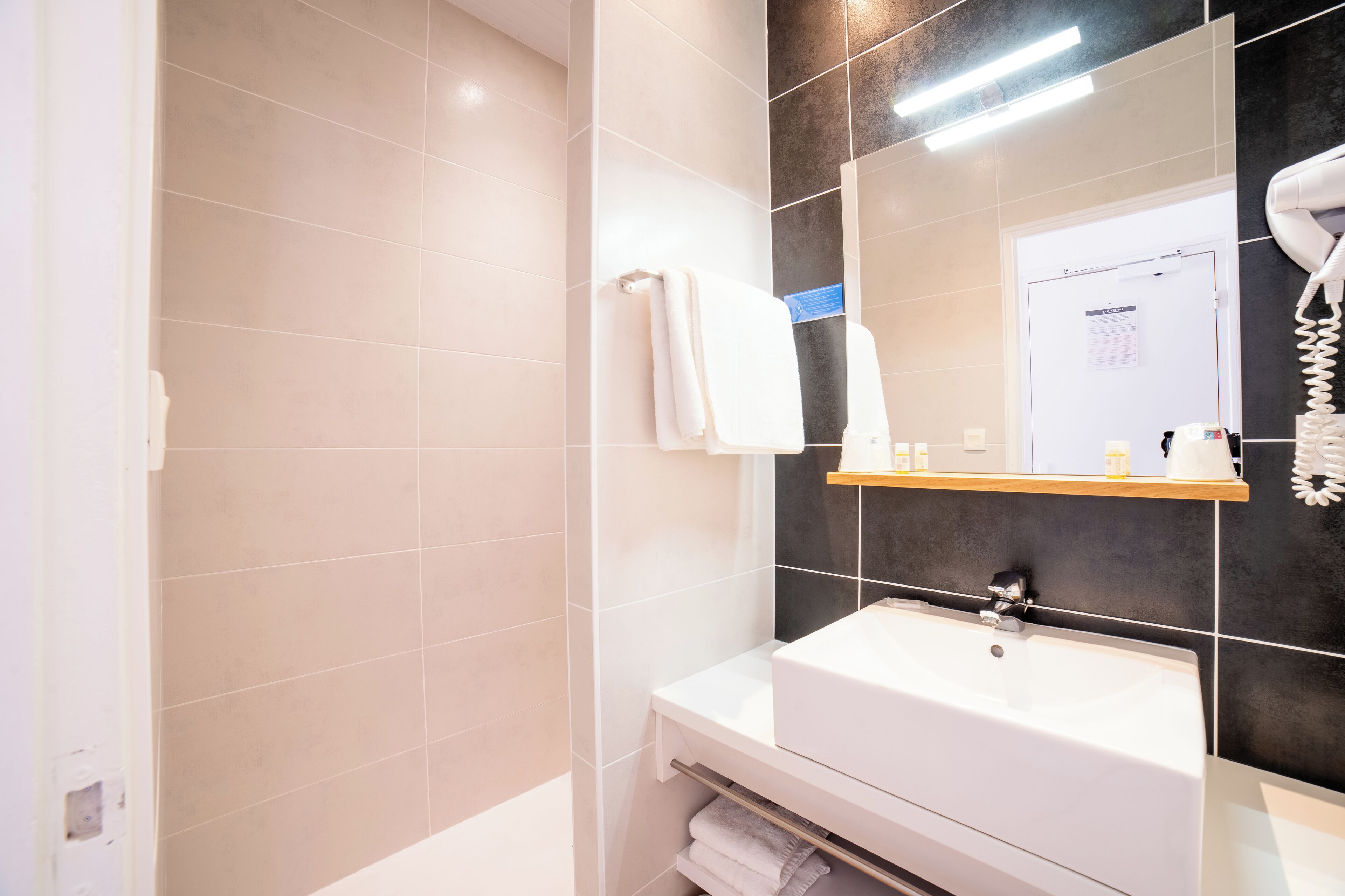 premier suite | bathroom | free toiletries, hair dryer, towels