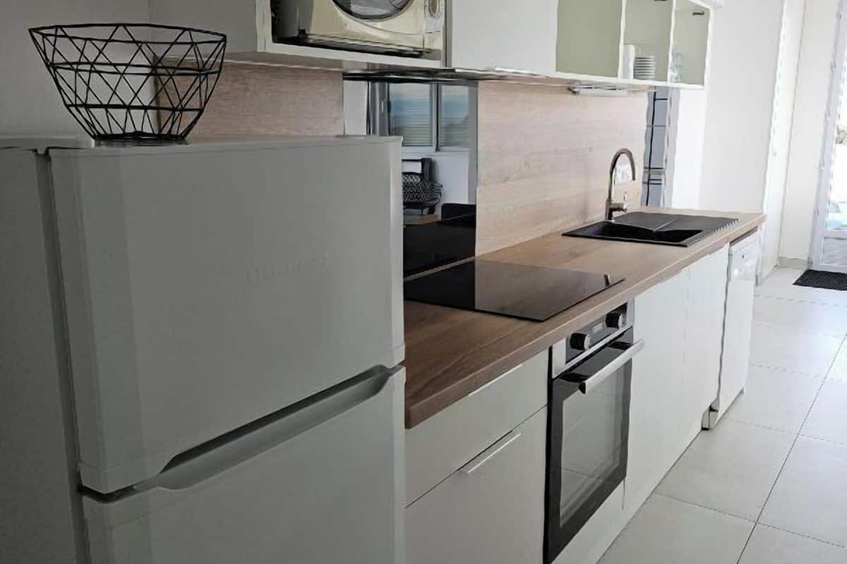 panoramic penthouse | private kitchen | fridge, microwave, coffee/tea maker, electric kettle