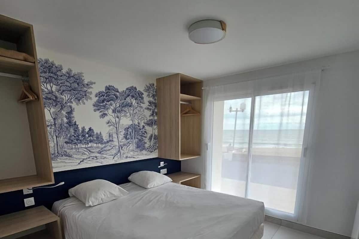 4 bedrooms, premium bedding, individually furnished, blackout curtains