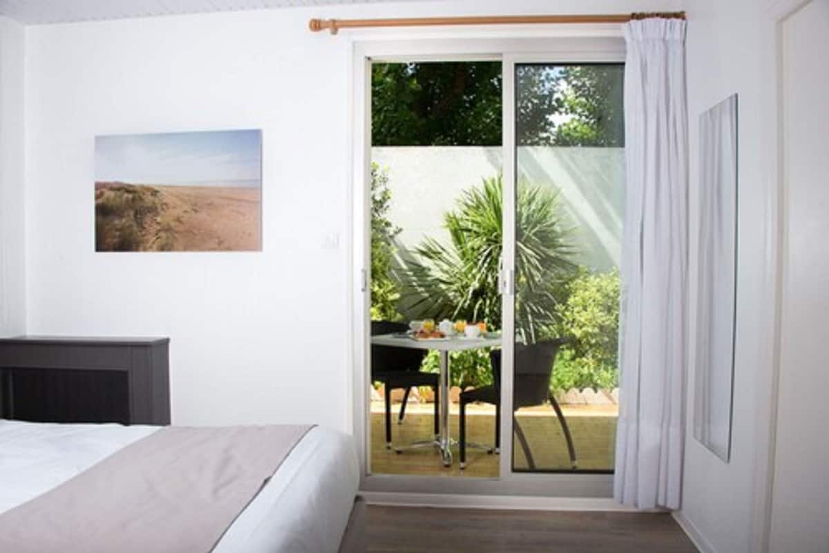 4 bedrooms, premium bedding, individually furnished, blackout curtains