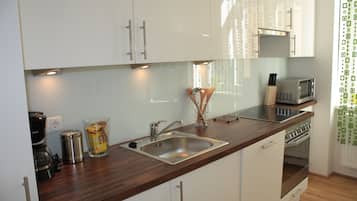 Comfort Apartment, 1 Bedroom, Balcony, Courtyard Area | Private kitchen