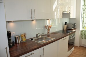 Comfort Apartment, 1 Bedroom, Balcony, Courtyard Area | Private kitchen