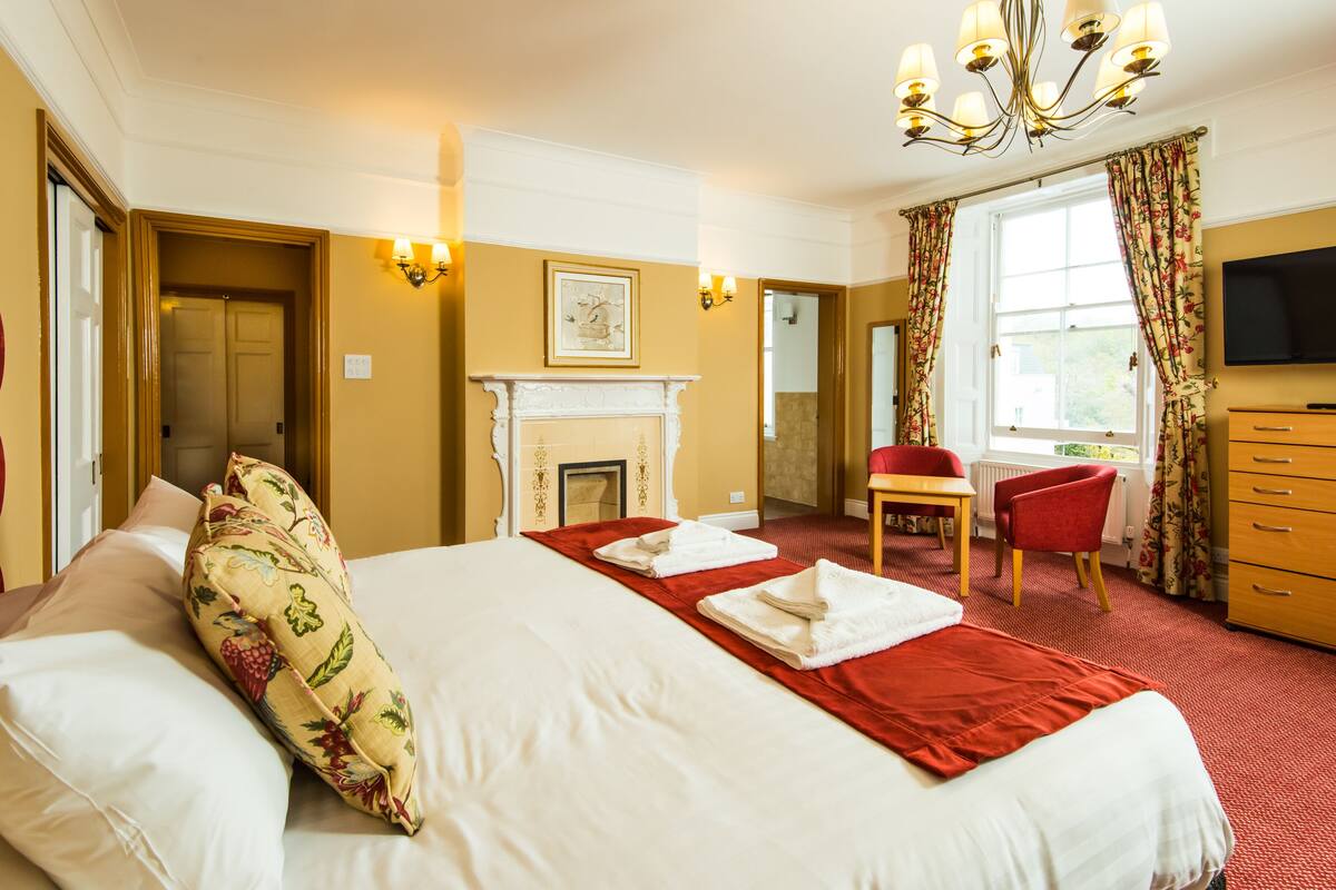 desk, blackout curtains, iron/ironing board, free wifi