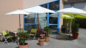 Terrace/patio - Lac'Hotel (Montreal-la-Cluse)