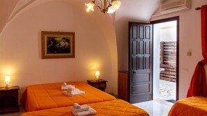 Family Room | Desk, blackout drapes, WiFi (free), bed sheets - La Masseria (Minervino di Lecce)