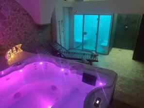 Chambre Supérieure, baignoire à jets | Bureau, rideaux occultants, Wi-Fi gratuit, draps fournis