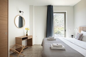 1 bedroom, premium bedding, in-room safe, desk