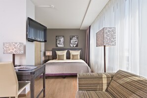 Hochwertige Bettwaren, Pillowtop-Betten, Zimmersafe, Schreibtisch