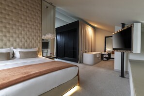 Suite (Mercy) | Luxe beddengoed, een minibar, een kluis op de kamer, geluiddichte muren