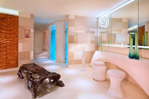 Separate bathtub and shower, deep-soaking bathtub, rainfall showerhead - W Singapore - Sentosa Cove (Newly Renovated) (Singapore)