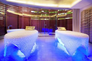Couples treatment room(s), sauna, hot tub, steam room, body treatments - W Singapore - Sentosa Cove (Newly Renovated) (Singapore)
