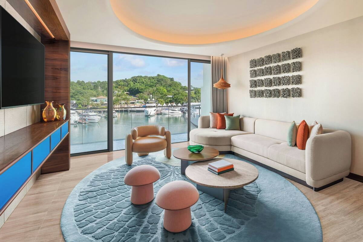 ห้องสวีท, 1 ห้องนอน, ระเบียง (W, 1 Bedroom) | ห้องนั่งเล่น | ทีวีจอแอลอีดี 65 นิ้ว พร้อมช่องดิจิตอล