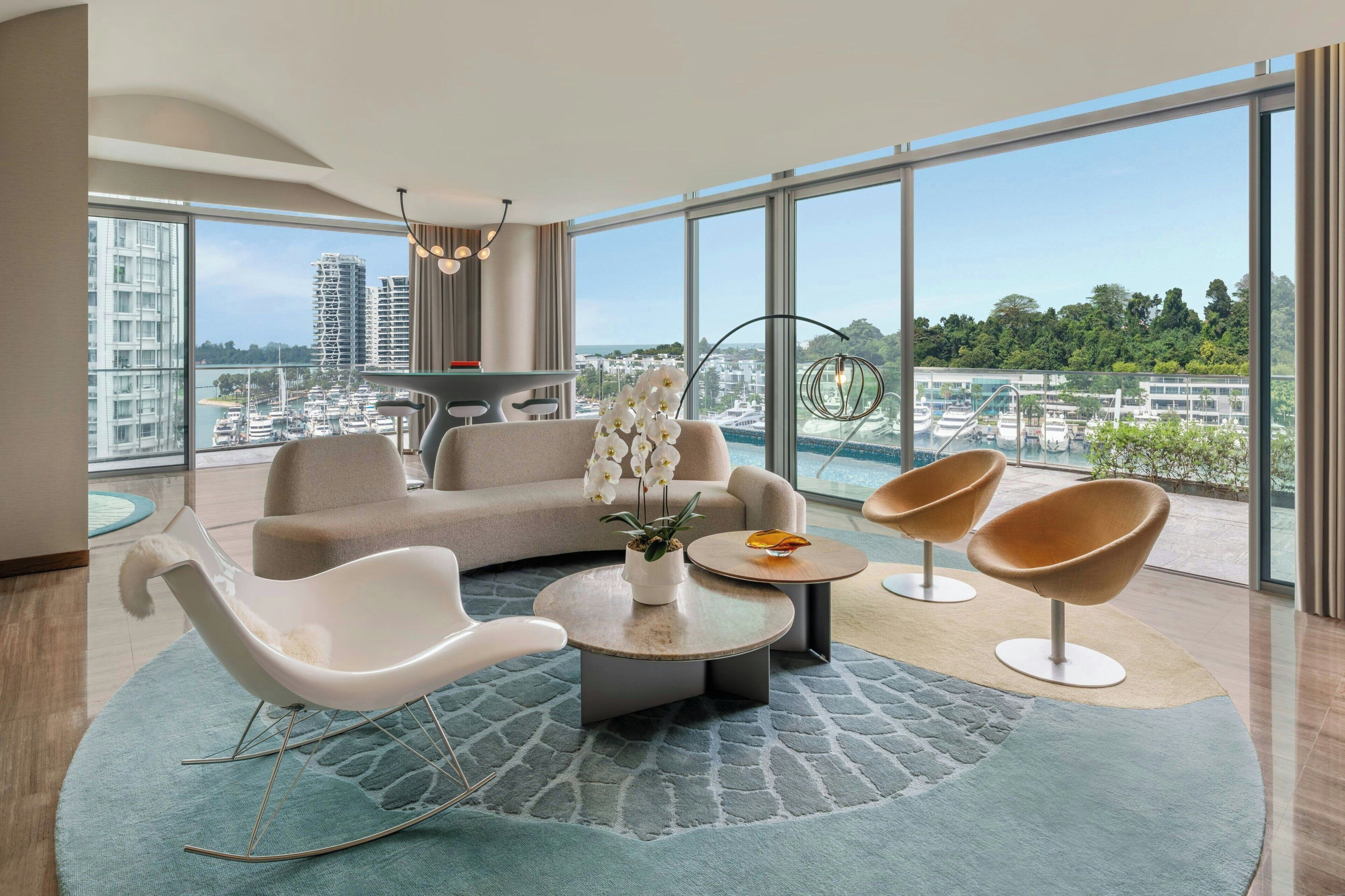 Supreme Suite, 1 Bedroom, Balcony | Living room