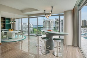 Egyptian cotton sheets, premium bedding, minibar, in-room safe - W Singapore - Sentosa Cove (Newly Renovated) (Singapore)