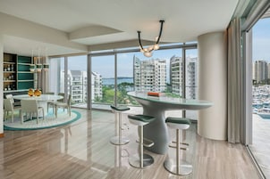 Sábanas de algodón egipcio, ropa de cama de alta calidad y minibar