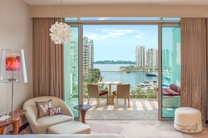 Egyptian cotton sheets, premium bedding, minibar, in-room safe - W Singapore - Sentosa Cove (Newly Renovated) (Singapore)