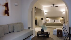Studio Suite | Premium bedding, in-room safe, desk, laptop workspace - Bellonias Villas (Santorini)