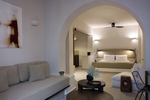 Studio Suite | Premium bedding, in-room safe, desk, laptop workspace - Bellonias Villas (Santorini)