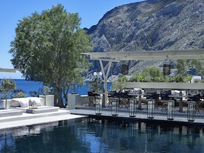 Seasonal outdoor pool, pool loungers - Bellonias Villas (Santorini)