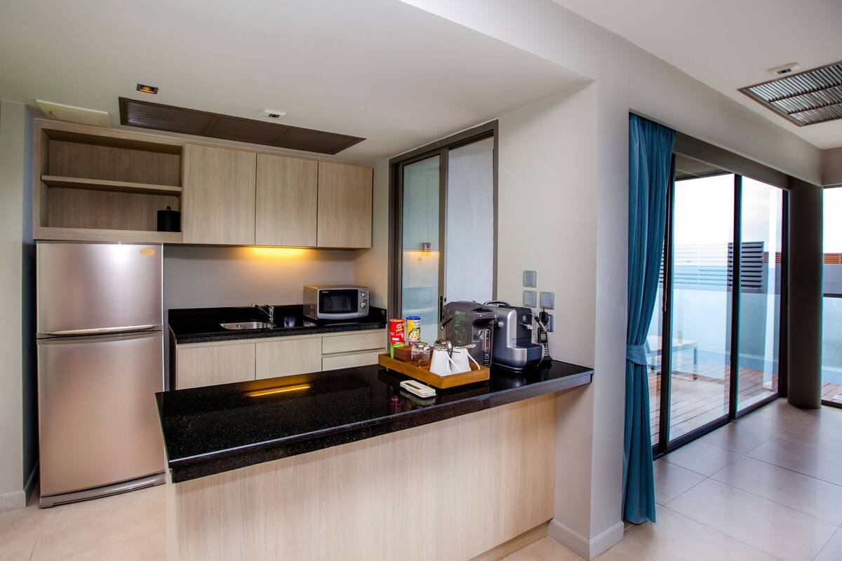 fridge, electric kettle