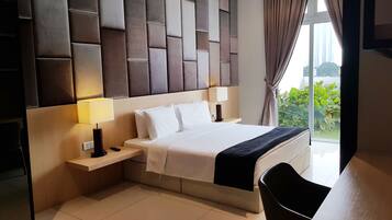 Premier 3 Bedrooms with Private Pool B (Check in at D'Esplanade Residence) | ๊ฐ์ค ๋ด ๊ธ๊ณ , ์ ์์ฉ ์นจ๋, ๋ฌด๋ฃ WiFi, ํ ์ฒด์ด๋ก ์ด์ฉ ๊ฐ๋ฅ