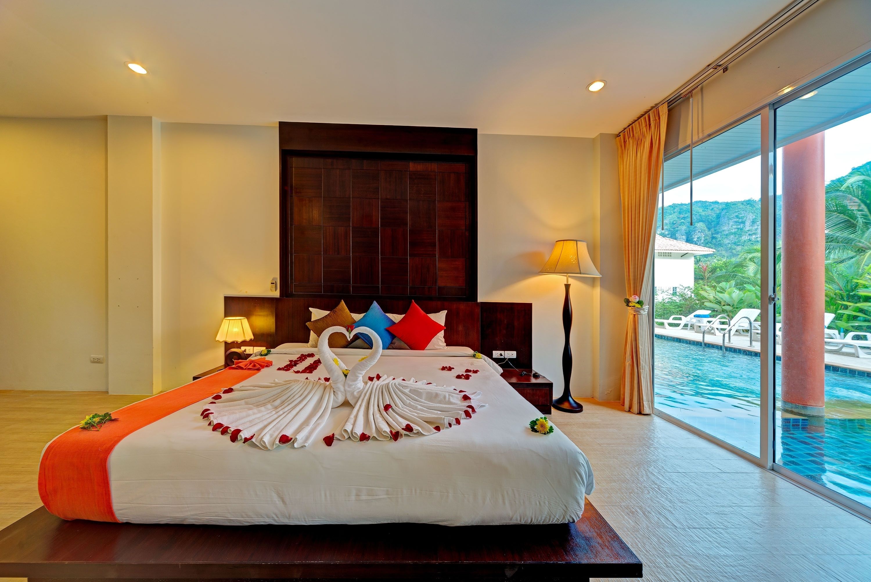 premium bedding, pillow-top beds, minibar, in-room safe