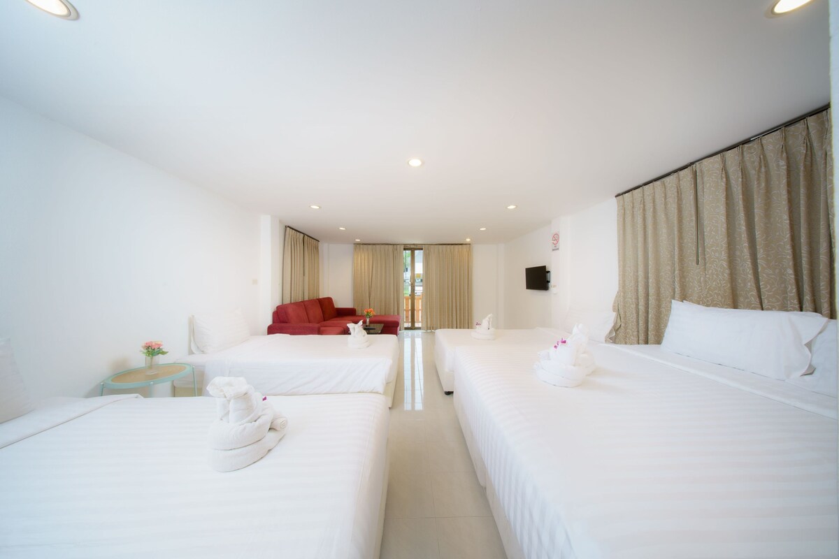 Family Room for 5 Person | Premium bedding, pillowtop beds, in-room safe, desk