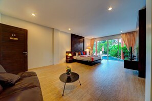 Premium bedding, pillow-top beds, minibar, in-room safe - Aonang Regent (Krabi)