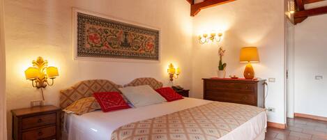 1 bedroom, premium bedding, down comforters, memory foam beds