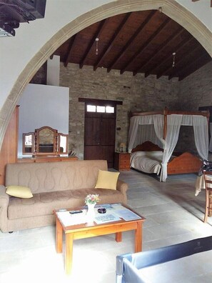 Studio (Large) | Living area | TV - Romios Holiday Apartments (Kalavasos)