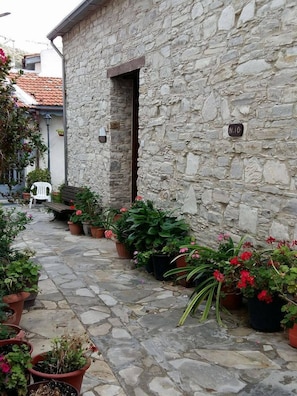 Children’s play area – outdoor
