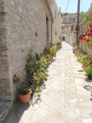 Front of property - Romios Holiday Apartments (Kalavasos)