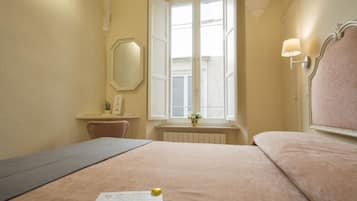 Basic-Doppelzimmer, eigenes Bad | Daunenbettdecken, Minibar, Zimmersafe, individuell dekoriert