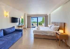 Quarto casal luxo, vista para o mar | Roupas de cama premium, cofres nos quartos, cortinas blackout