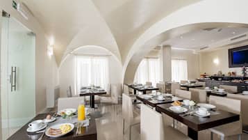 Desayuno buffet (EUR 15 por persona)