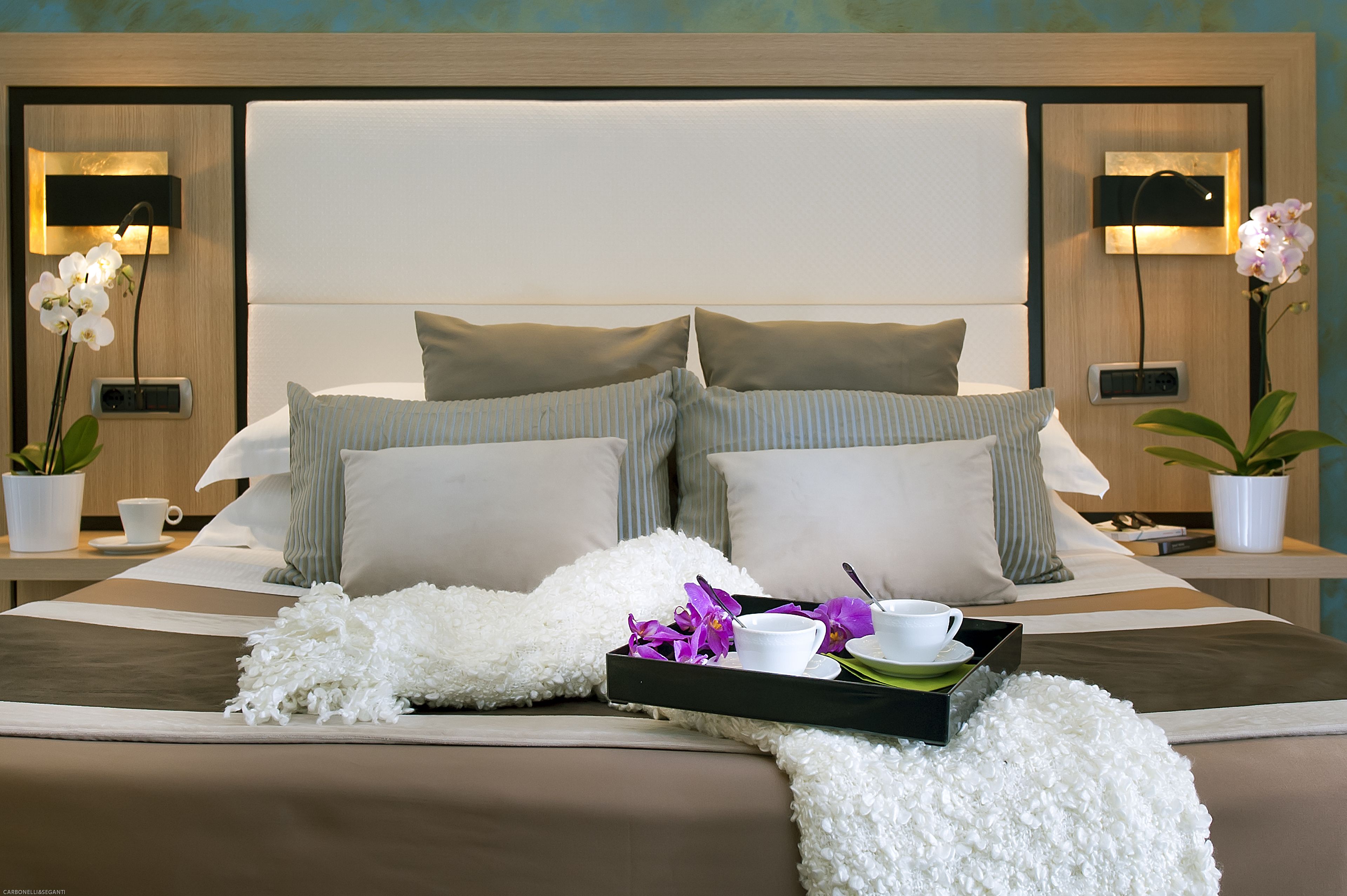 deluxe double room, jetted tub | 1 bedroom, minibar, in-room safe, desk