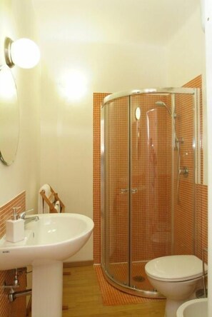 Shower, free toiletries, hair dryer, bidet - B&B Kerry Blu (Bari)