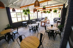 Daily buffet breakfast (BRL 35 per person)