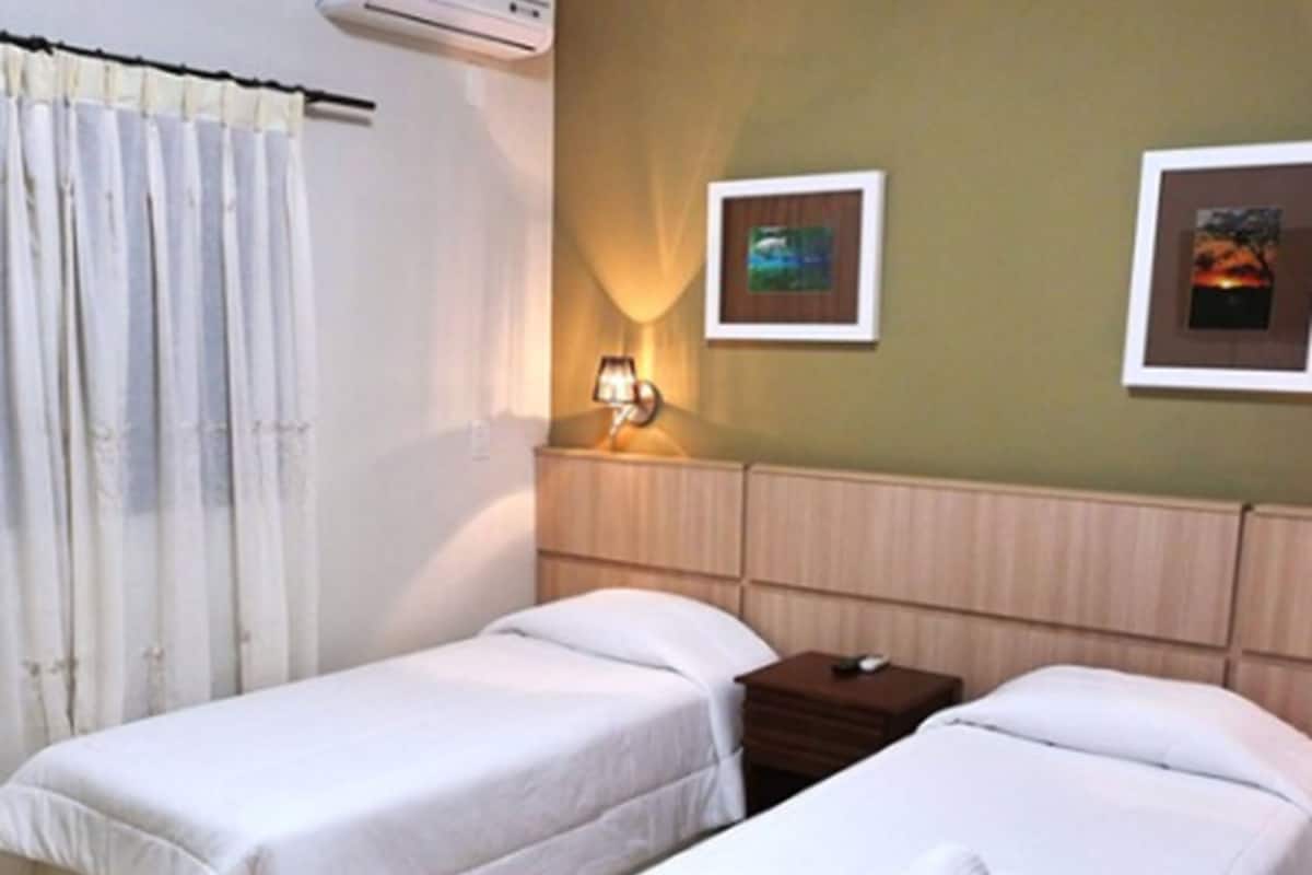 Minibar, free WiFi, bed sheets