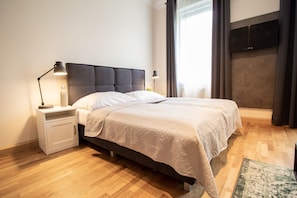 Grand-Apartment, 2 Schlafzimmer | Bügeleisen/Bügelbrett, kostenloses WLAN, Bettwäsche